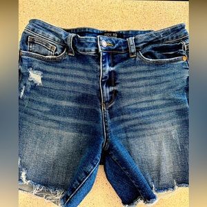 JUDY BLUE denim shorts size Large inseam 5.5 inches